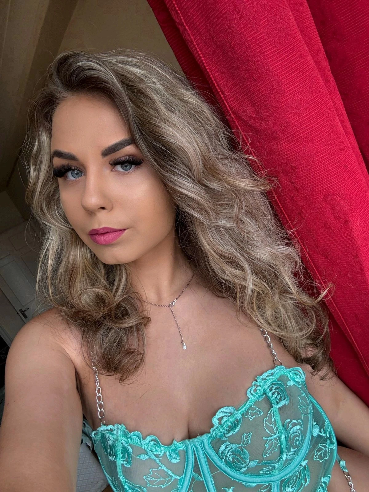 Allesia - Exclusive Escorts